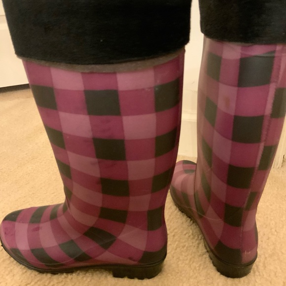 Black and Purple Plaid Rain boots size 7 Good Preowned Condition. - Picture 5 of 10